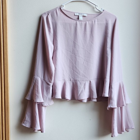 Forever 21 Tops - Forever 21 Pink Ruffled Scoop Neck Cropped Blouse Size Small